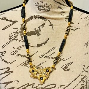 Vintage 1920s–40s Seed Bead Necklace w Gilt Floral Rhinestone Center
